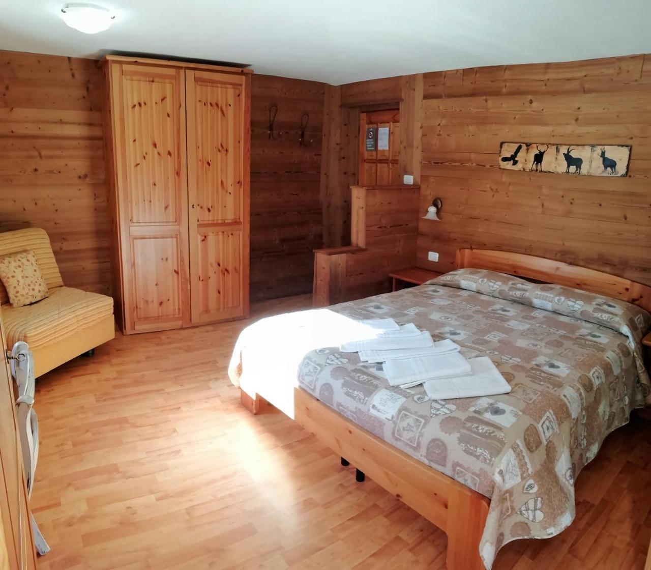 Paradisia Hotel *